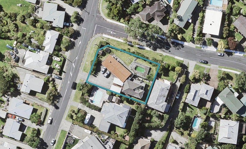 2/134 Arran Road, Browns Bay, Auckland - Carousel 1