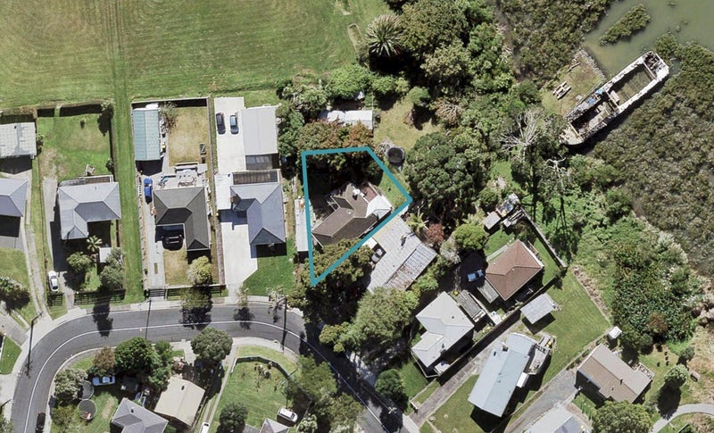 72 Cobham Crescent, Kelston, Auckland - Carousel 1