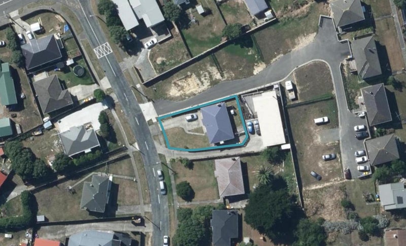 5 Taupiri Crescent, Titahi Bay, Porirua - Carousel 1