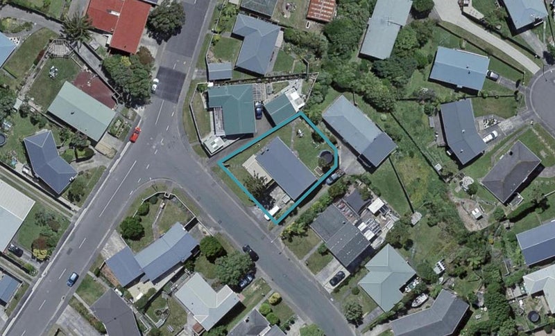 36 Bellringer Crescent, Newlands, Wellington - Carousel 1