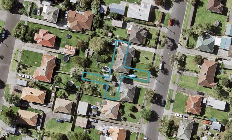 3 Tokomaha Lane, Point England, Auckland - Carousel 1