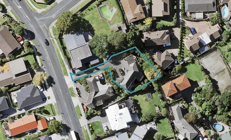 82 Sandspit Road, Shelly Park, Auckland - Carousel 1