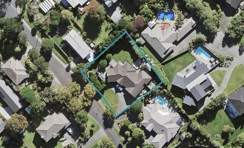 44 Oakford Park Crescent, Greenhithe, Auckland - Carousel 1