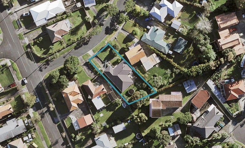26 Netherton Street, New Windsor, Auckland - Carousel 1