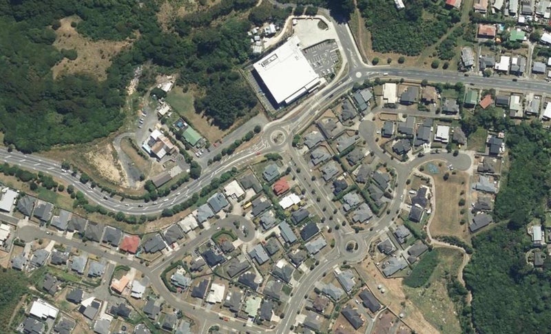 2 Routeburn Avenue, Aotea, Porirua - Carousel 1