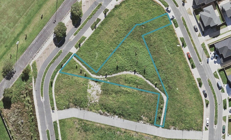 52 Bordeaux Parade, Te Atatu South, Auckland - Carousel 1