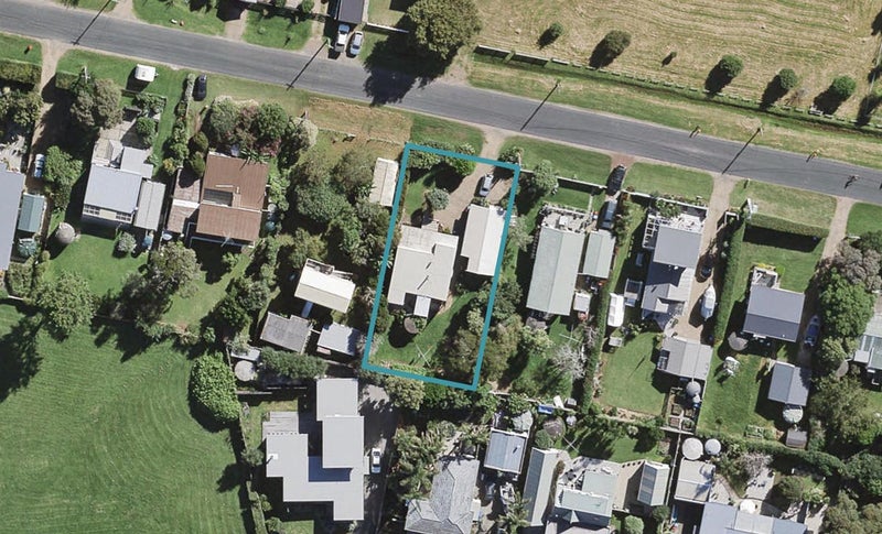 21 Rata Street, Oneroa, Waiheke Island - Carousel 1