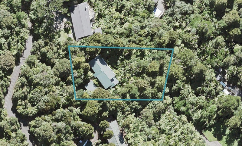 11 Quinns Road, Waiatarua, Auckland - Carousel 1