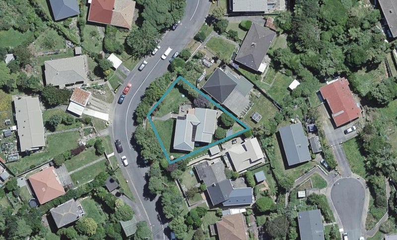 87 Sunshine Avenue, Karori, Wellington - Carousel 1
