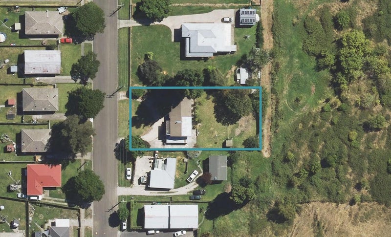 11 Lyell Road, Outer Kaiti, Gisborne - Carousel 1