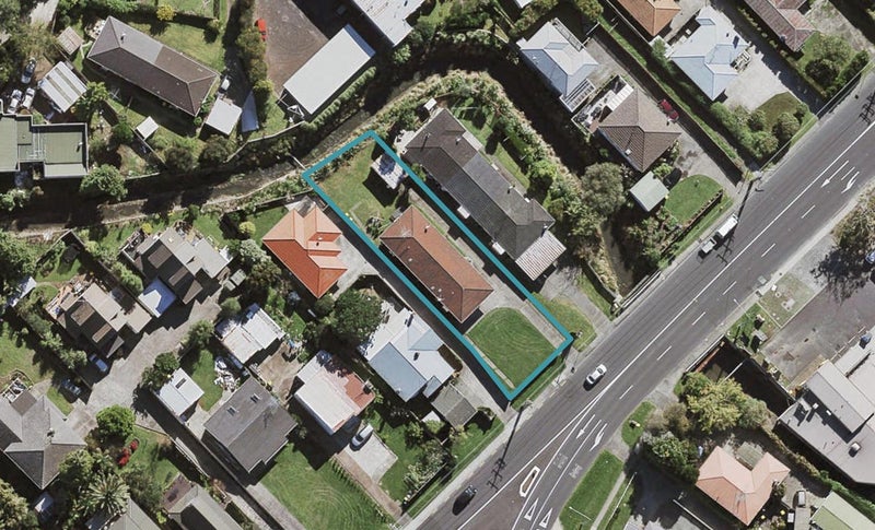 2/3 Ocean View Road, Hillcrest, Auckland - Carousel 1