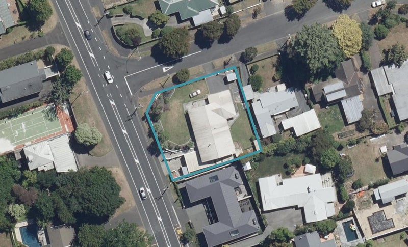 51 Queenwood Avenue, Queenwood, Hamilton - Carousel 1