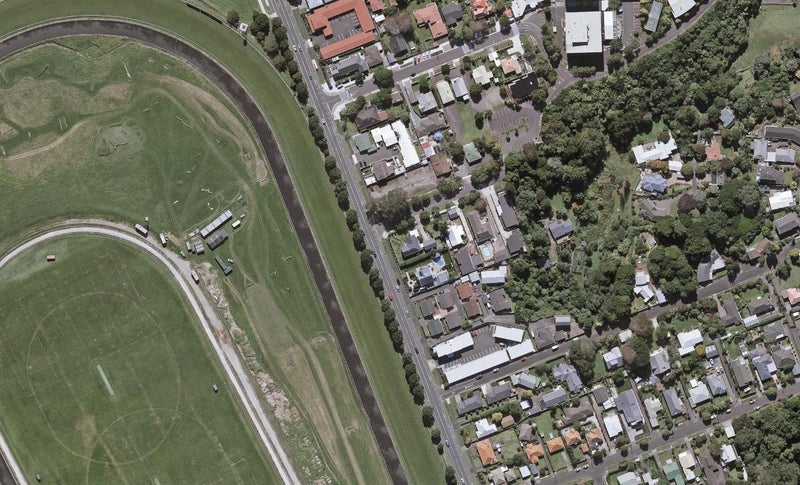 2/2 Cracroft Street, Welbourn, New Plymouth - Carousel 1