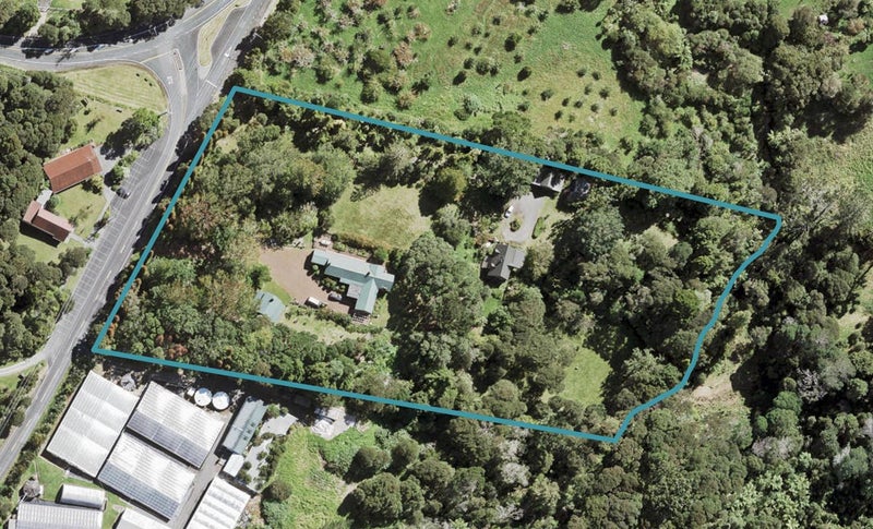 8 Parker Road, Oratia, Auckland - Carousel 1