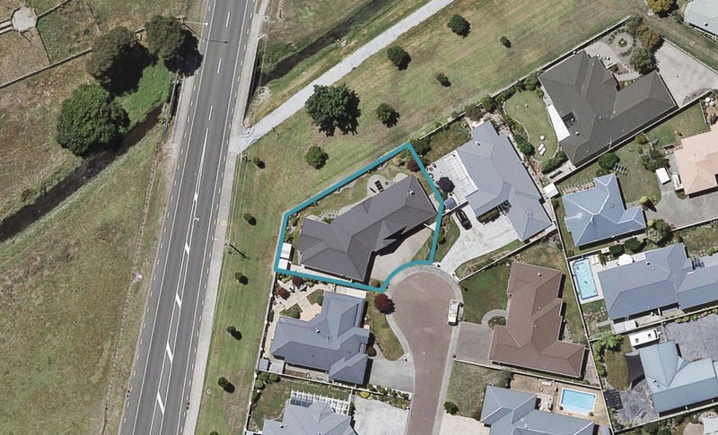 10 Lowndes Place, Taradale, Napier - Carousel 1