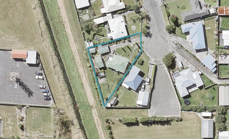 16 Heath Street, Wainuiomata, Lower Hutt - Carousel 1