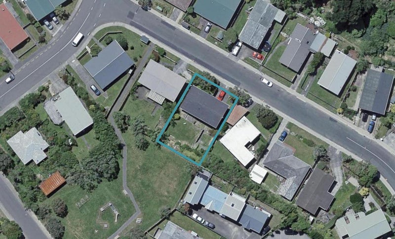 43 Somes Crescent, Newlands, Wellington - Carousel 1