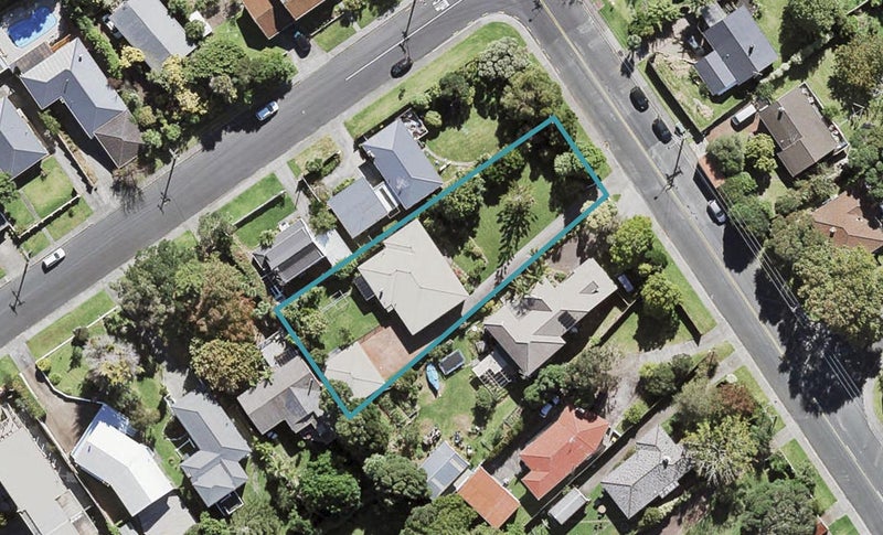 194 Rangatira Road, Beach Haven, Auckland - Carousel 1