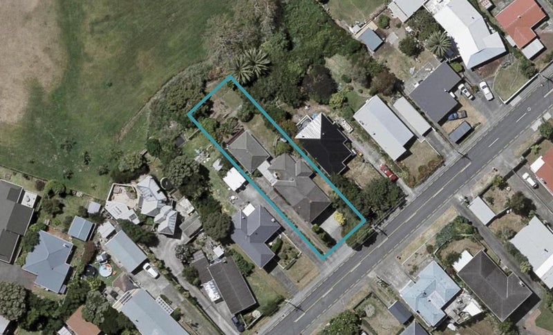 11 Gray Avenue, Paraparaumu Beach, Paraparaumu - Carousel 1
