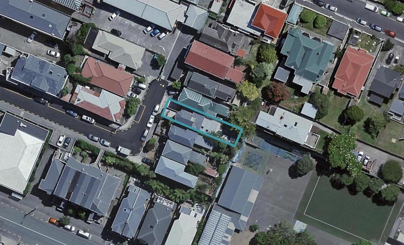16 Edge Hill, Mount Victoria, Wellington - Carousel 1