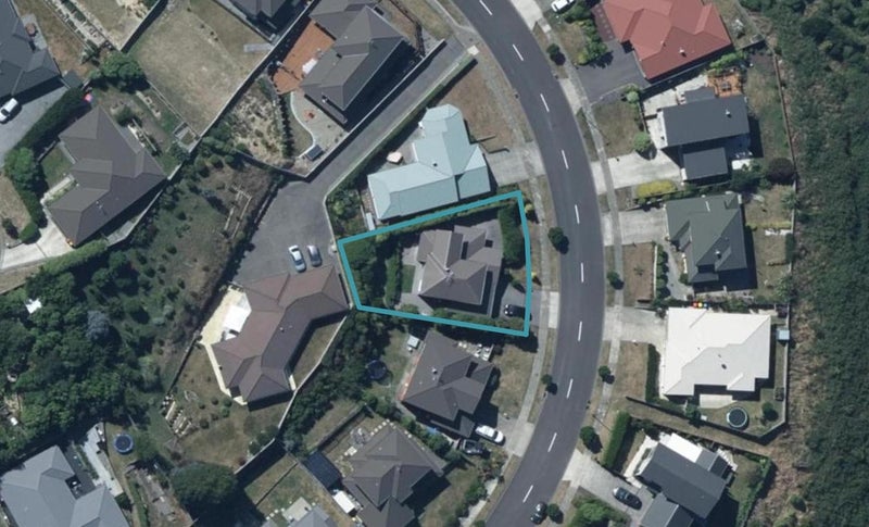 42 Te Puia Drive, Aotea, Porirua - Carousel 1