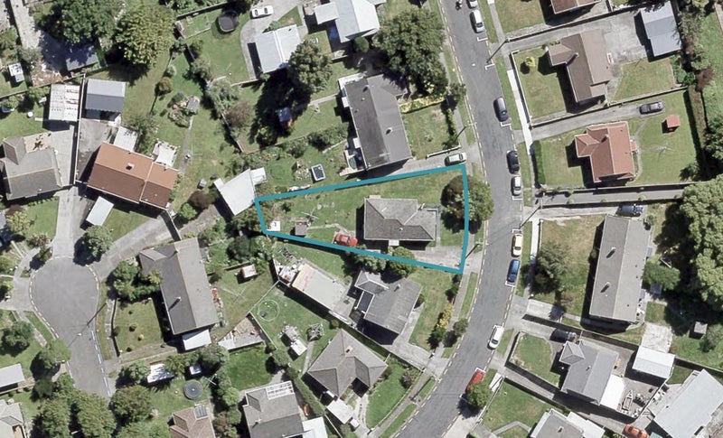 8 Gibson Crescent, Naenae, Lower Hutt - Carousel 1