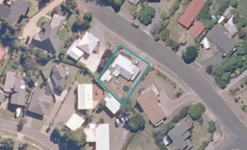 17 Reeves Road, Acacia Bay, Taupo - Carousel 1