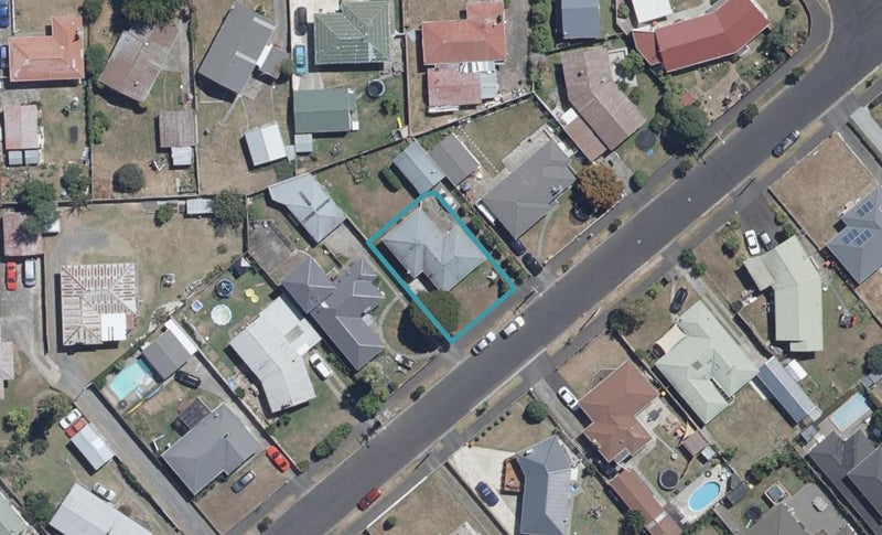 1/15 Mears Road, St Andrews, Hamilton - Carousel 1