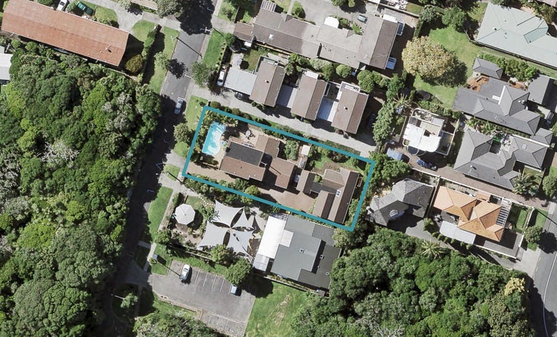 2/12 Pierce Road, Milford, Auckland - Carousel 1