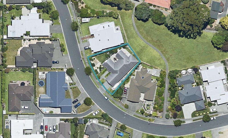 11 Contour Avenue, Pyes Pa, Tauranga - Carousel 1