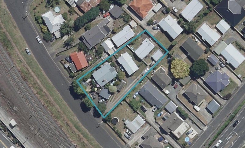 2 Tui Avenue, Forest Lake, Hamilton - Carousel 1