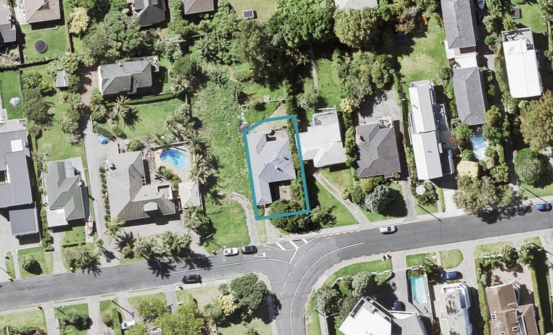 2 Garadice Road, Rothesay Bay, Auckland - Carousel 1
