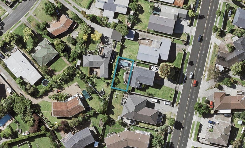16D Glenmore Road, Sunnyhills, Auckland - Carousel 1