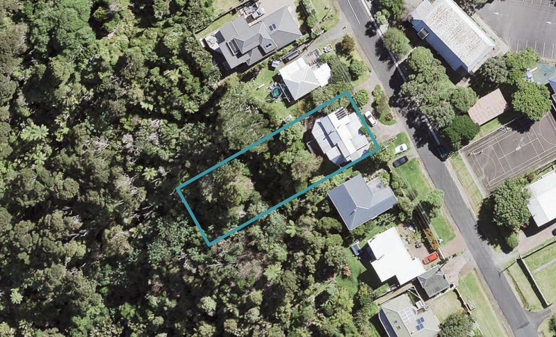 5 Lookout Drive, Laingholm, Auckland - Carousel 1