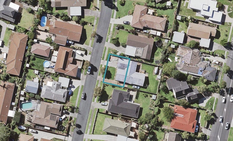 9A Jillteresa Crescent, Half Moon Bay, Auckland - Carousel 1