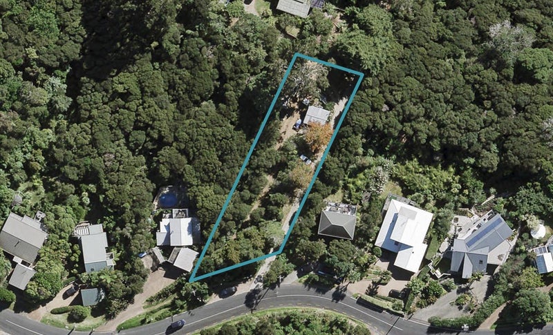 89 Queens Drive, Oneroa, Waiheke - Carousel 1
