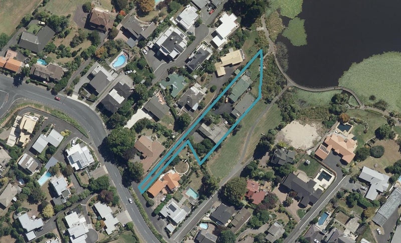 128 Lake Crescent, Hamilton Lake, Hamilton - Carousel 1