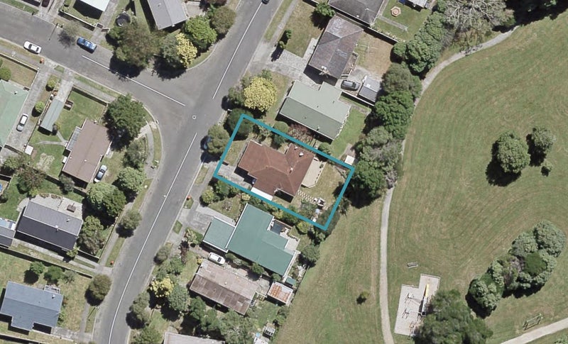 12 Larchmont Grove, Totara Park, Upper Hutt - Carousel 1