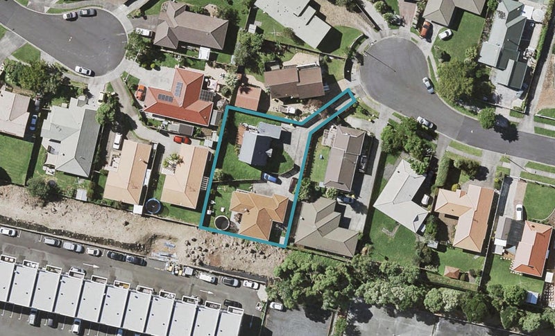 1/36 Heathridge Place, Burswood, Auckland - Carousel 1