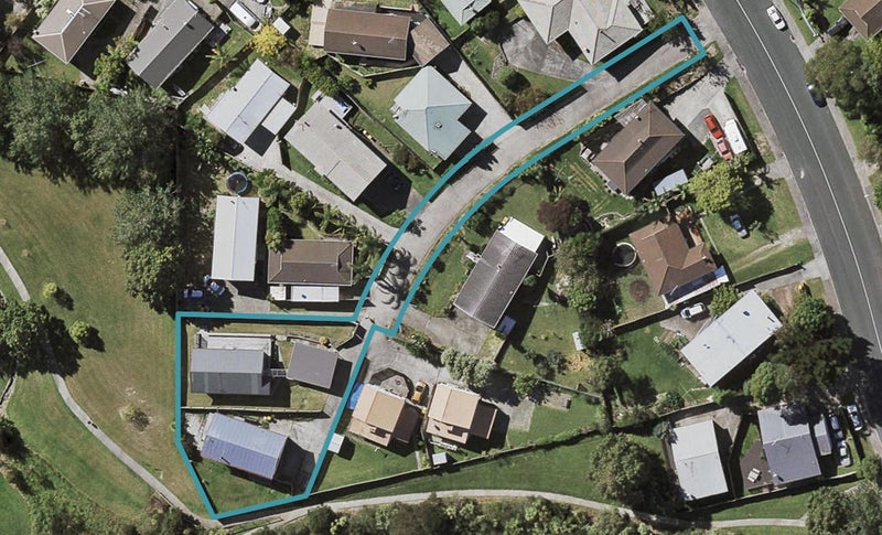 2/111 Athena Drive, Totara Vale, Auckland - Carousel 1