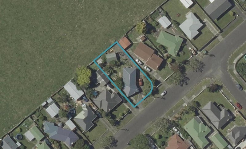 12 Peters Avenue, Cloverlea, Palmerston North - Carousel 1