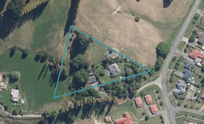 2 Te Maire Road, Hunterville - Carousel 1