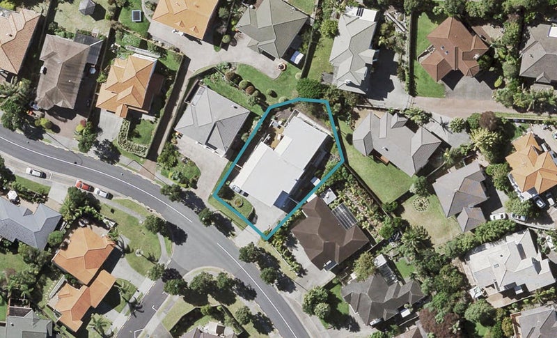 14 Graham Collins Drive, Windsor Park, Auckland - Carousel 1