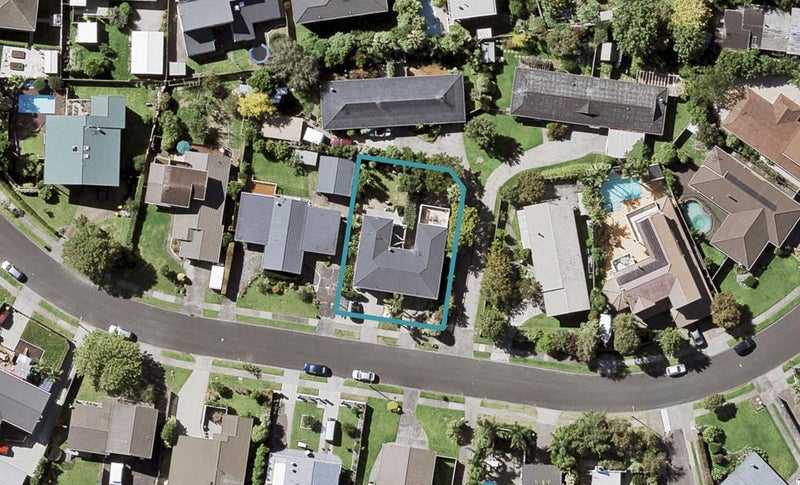 2/17 Fielding Crescent, Farm Cove, Auckland - Carousel 1