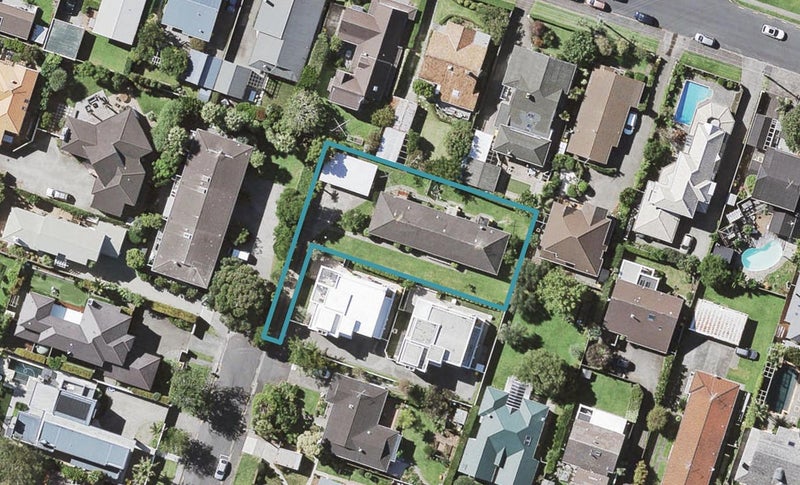 2/17 Frieston Road, Milford, Auckland - Carousel 1