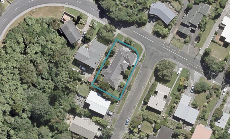 17 Christina Grove, Normandale, Lower Hutt - Carousel 1