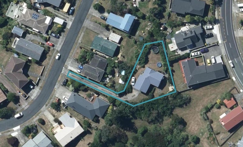 9 De Castro Place, Titahi Bay, Porirua - Carousel 1