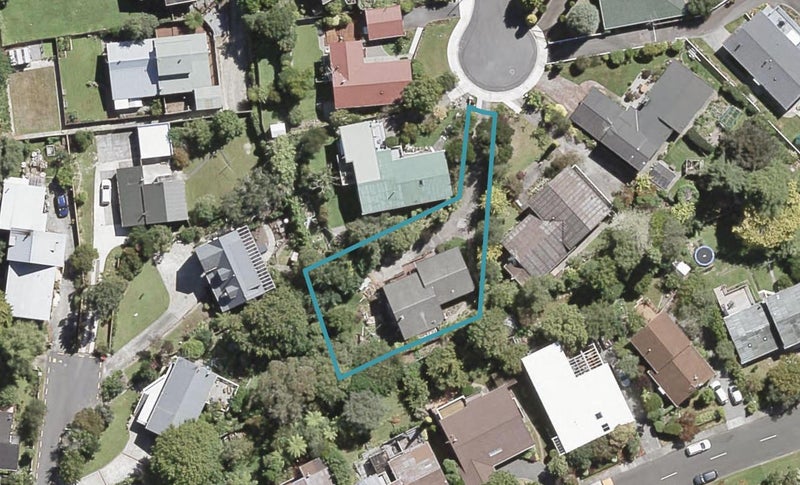 24 Harewood Grove, Pinehaven, Upper Hutt - Carousel 1