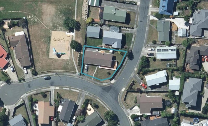 48 Bodmin Terrace, Camborne, Porirua - Carousel 1