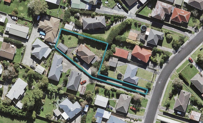 25 Essex Street, Te Atatu South, Auckland - Carousel 1